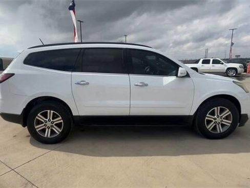 Used 2017 Chevrolet Traverse LT image 9