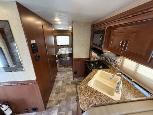 Used 2016 Ford E-450 and Econoline 450 Super Duty w/ Motorhome Prep Package image 73