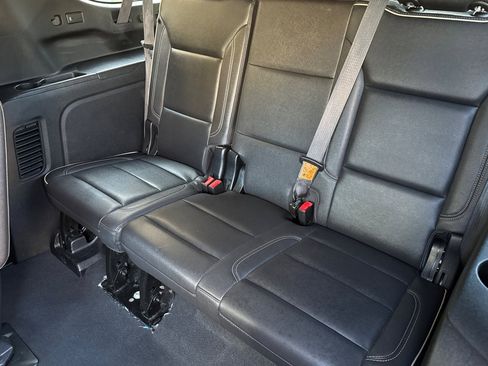 Used 2023 Chevrolet Suburban Premier image 15