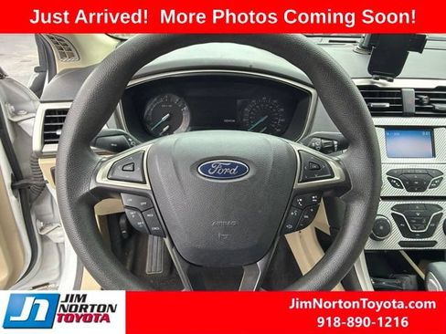 Used 2015 Ford Fusion SE FWD image 9