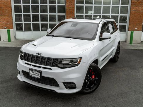 Used 2020 Jeep Grand Cherokee SRT w/ Trailer Tow Group IV AWD/4WD image 2