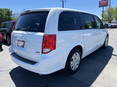 Used 2017 Dodge Grand Caravan SE w/ UConnect Hands-Free Group FWD image 7