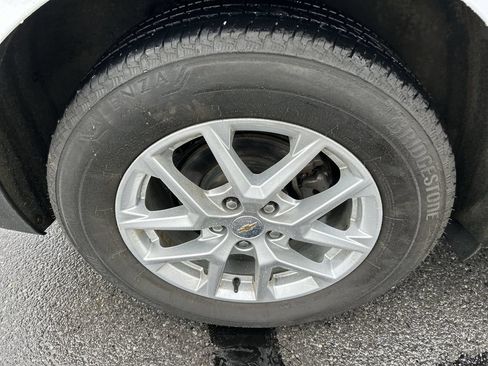 Used 2024 Chevrolet Equinox LS AWD/4WD image 9