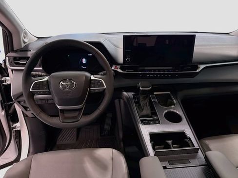 Certified 2026 Toyota Sienna XLE AWD/4WD image 19