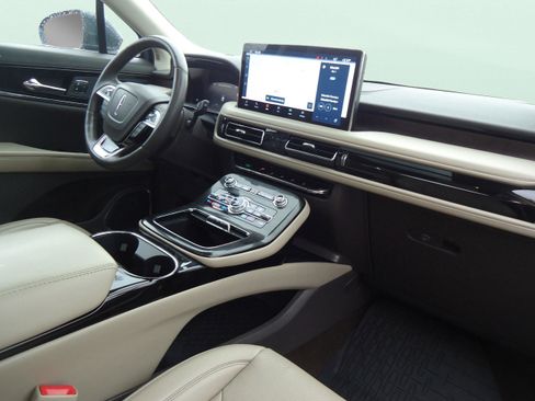 Used 2021 Lincoln Nautilus Reserve image 28