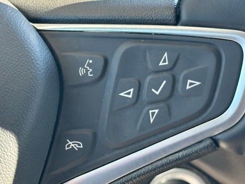 Used 2023 Chevrolet Equinox LT image 38