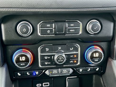 Used 2023 Chevrolet Suburban Premier image 16