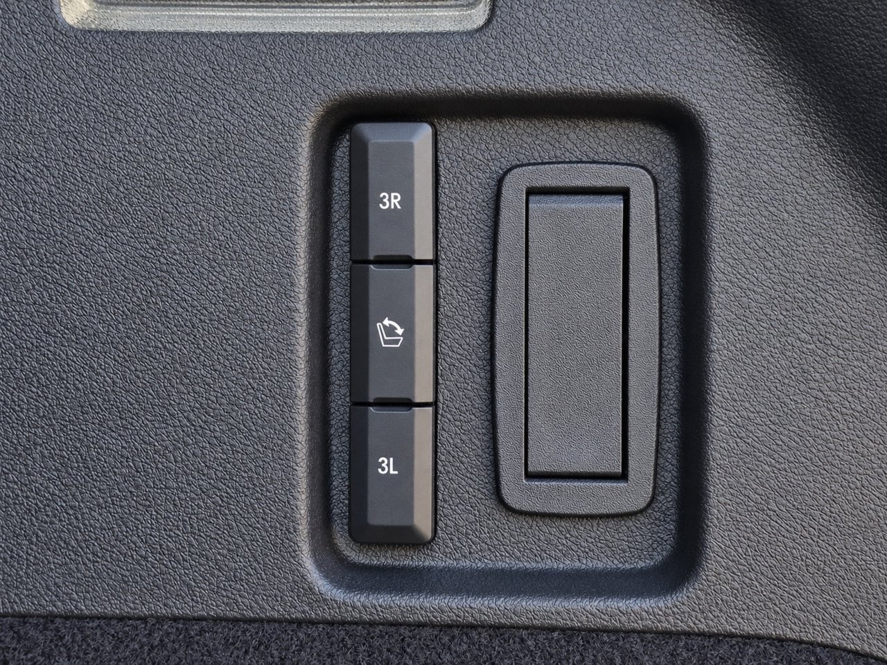 Used 2025 Lincoln Aviator AWD image 31