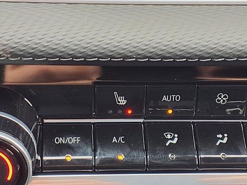 New 2026 Chevrolet Equinox LT w/ Convenience Package II image 16