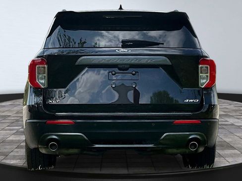 Used 2021 Ford Explorer XLT w/ Equipment Group 202A image 5