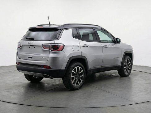 Used 2025 Jeep Compass Trailhawk AWD/4WD image 9
