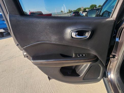 Used 2018 Jeep Compass Latitude w/ Popular Equipment Group FWD image 20