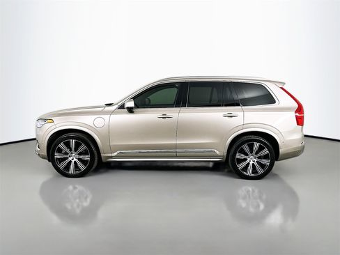 Used 2024 Volvo XC90 T8 Ultimate w/ Lounge Package image 4