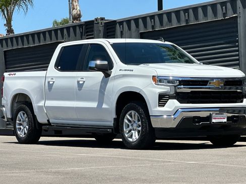 Used 2023 Chevrolet Silverado 1500 LT AWD/4WD image 10