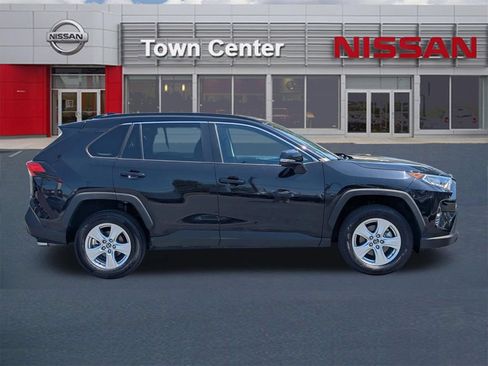 Used 2021 Toyota RAV4 XLE FWD image 8