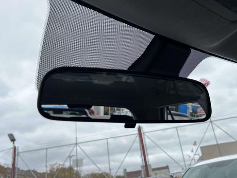 Used 2024 Hyundai Venue Limited image 40