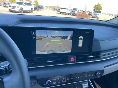 New 2026 Kia Carnival EX FWD image 17