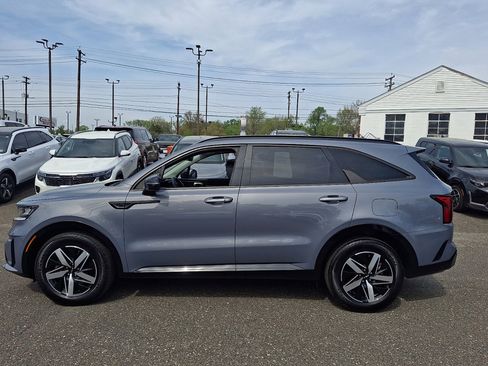 Used 2023 Kia Sorento S w/ Panoramic Sunroof Package image 2