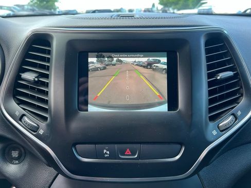 Used 2020 Jeep Cherokee Latitude Plus AWD/4WD image 16