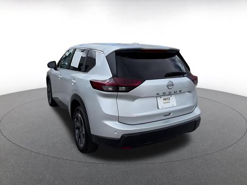Used 2025 Nissan Rogue SV FWD image 9