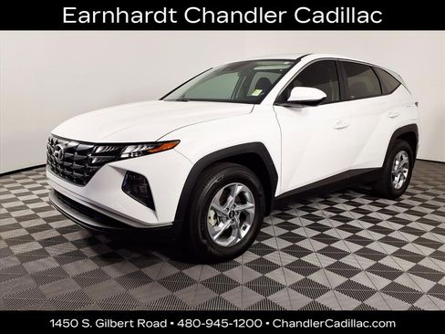 Used 2023 Hyundai Tucson SE image 1