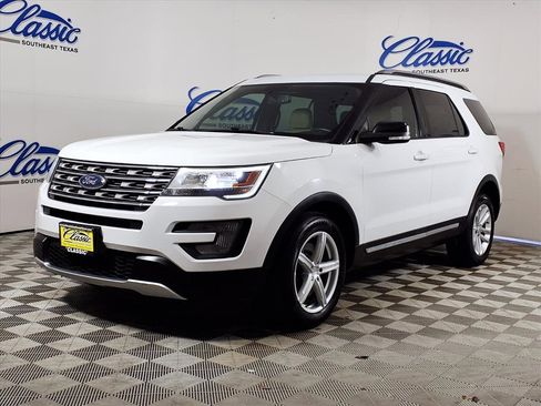 Used 2017 Ford Explorer XLT w/ Equipment Group 201A image 5