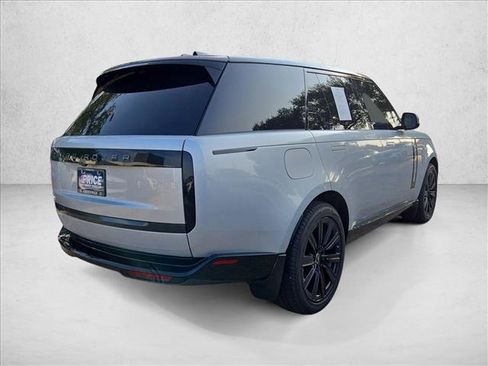 Used 2025 Land Rover Range Rover SE AWD/4WD image 5