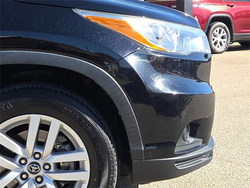 Used 2016 Toyota Highlander LE image 5