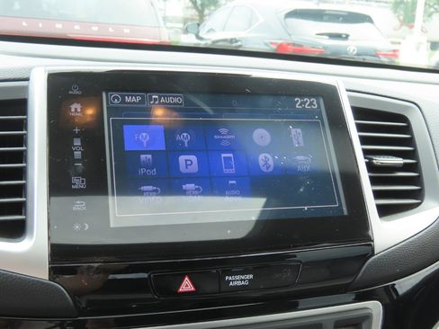 Used 2017 Honda Pilot Touring image 32