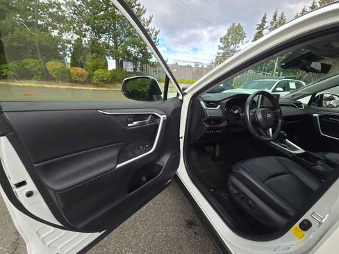 Used 2021 Toyota RAV4 XLE Premium AWD/4WD image 20