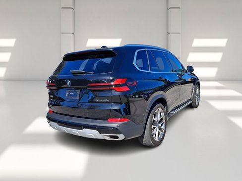 Used 2024 BMW X5 xDrive50e image 4