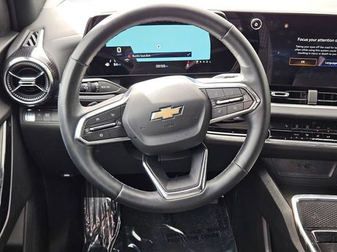 Used 2025 Chevrolet Equinox LT FWD image 29