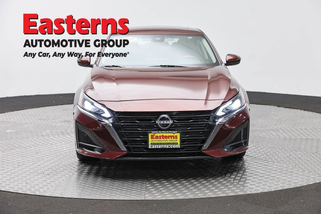 Used 2024 Nissan Altima 2.5 SV w/ SV Premium Package AWD/4WD image 2