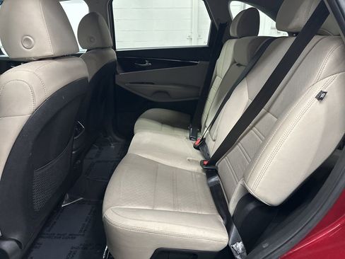 Used 2019 Kia Sorento LX w/ LX Convenience Package image 22