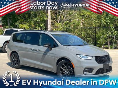 Used 2025 Chrysler Pacifica Limited