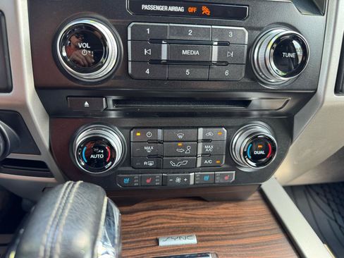 Used 2016 Ford F150 Lariat w/ Equipment Group 502A Luxury AWD/4WD image 19