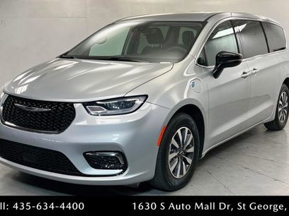 Used 2024 Chrysler Pacifica Limited