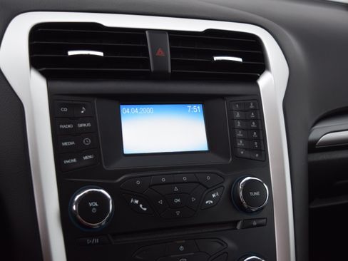 Used 2013 Ford Fusion SE FWD image 13