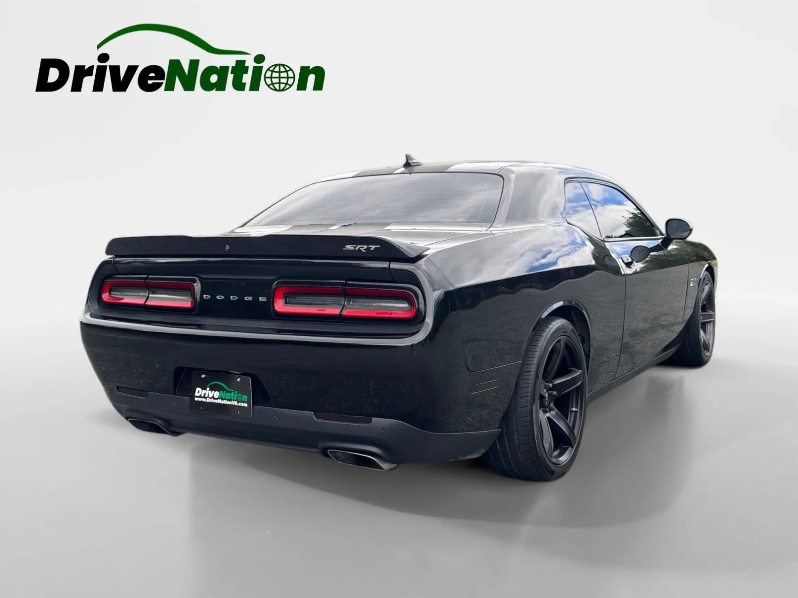 Used 2016 Dodge Challenger SRT w/ Technology Group RWD image 5