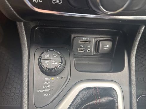 Used 2015 Jeep Cherokee Trailhawk w/ Leather Interior Group image 27