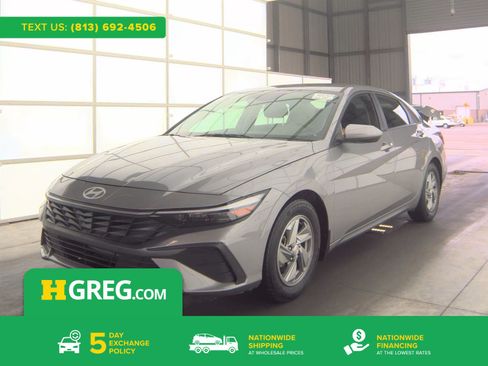 Used 2025 Hyundai Elantra SE FWD image 1