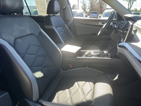 Used 2024 Volkswagen Atlas Peak Edition SEL image 14