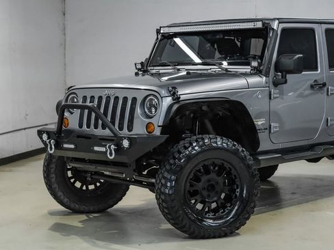 Used 2013 Jeep Wrangler Unlimited Sahara AWD/4WD image 5
