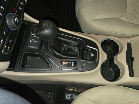 Used 2019 Jeep Cherokee Latitude w/ Popular Appearance Group image 20