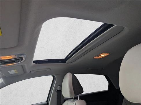 Used 2023 Hyundai Elantra Limited image 16