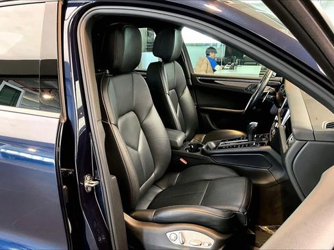 Used 2023 Porsche Macan image 9