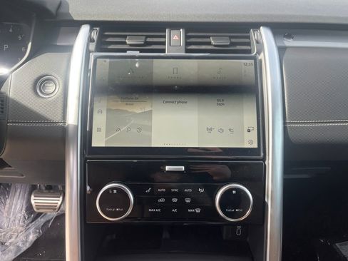 New 2026 Land Rover Discovery Dynamic SE AWD/4WD image 17