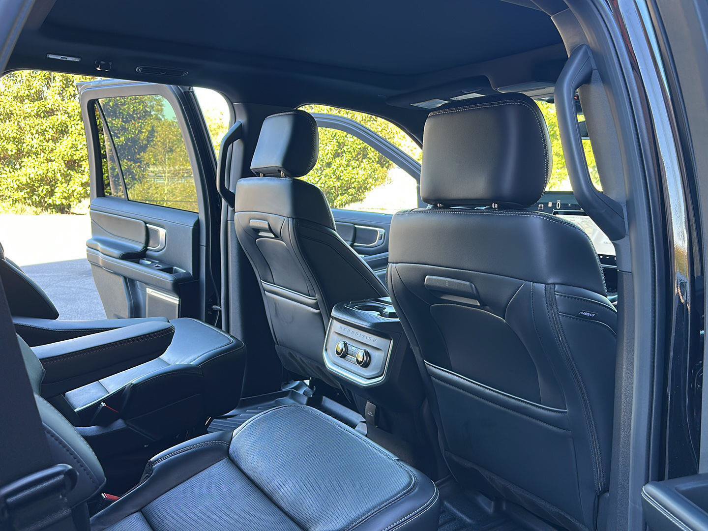 Certified 2025 Ford Expedition Platinum w/ Stealth Appearance Package AWD/4WD image 28