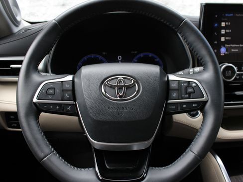 Used 2023 Toyota Highlander Platinum AWD/4WD image 34