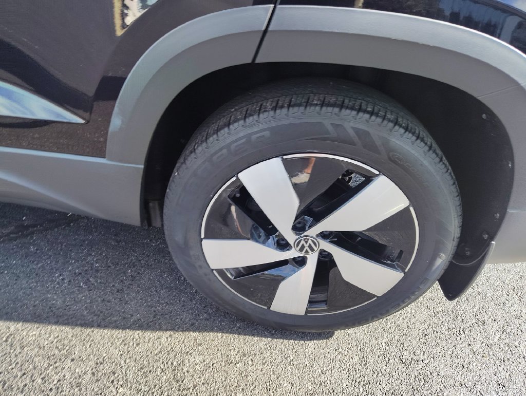 Used 2023 Volkswagen Taos S w/ Driver Assistance Package AWD/4WD image 8